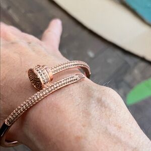 Elegant Rose Gold Bracelet twisted nail, magnetic close